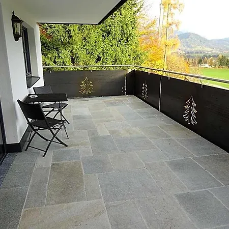 לינה וארוחת בוקר Tannenhof 3*
