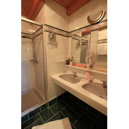 Tannenhof 3* לאוגנג